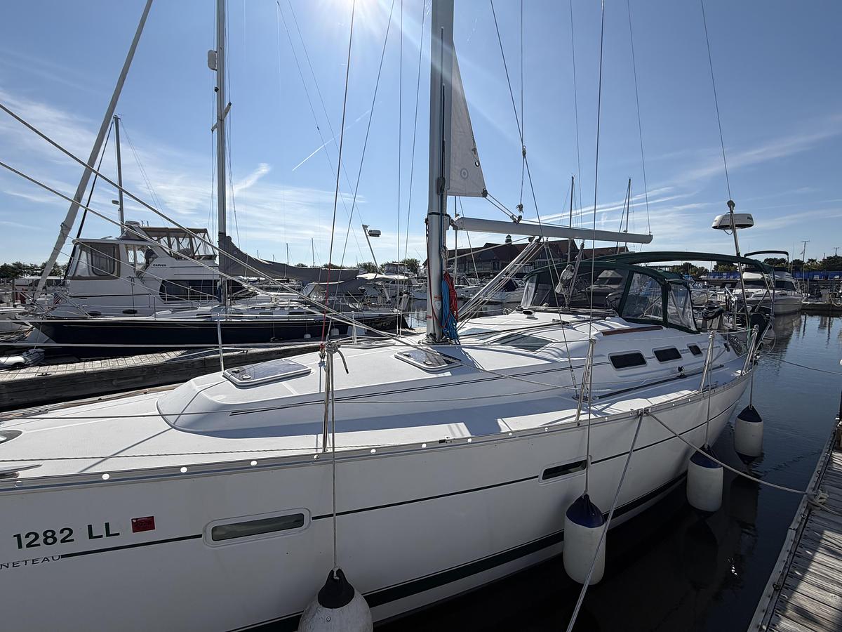 Used 2005 Beneteau 373