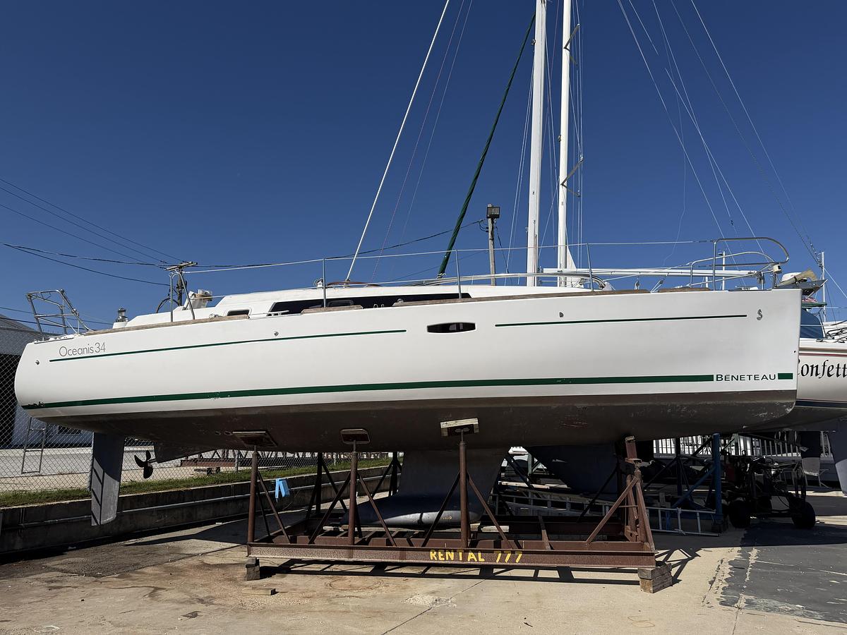 Used 2010 Beneteau Oceanis 34