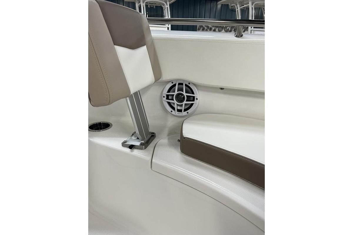 2023 Robalo R-222 White