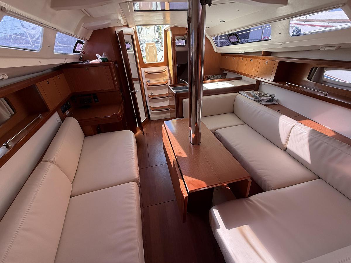Used 2010 Beneteau Oceanis 34