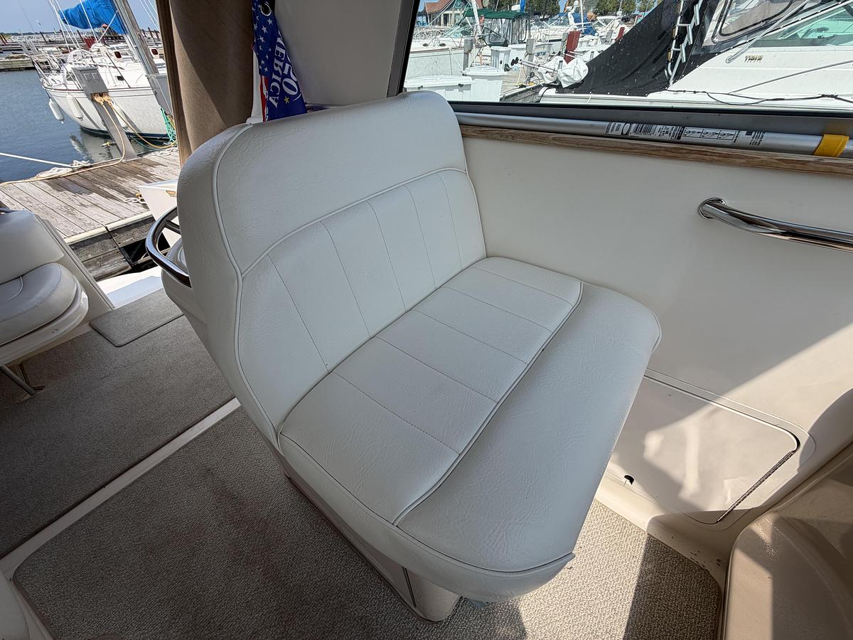 Used 1999 Sea Ray Sundancer 330