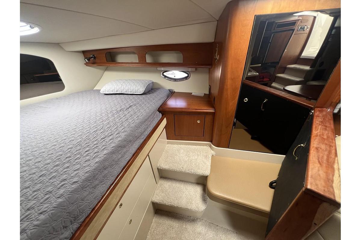 Used 2001 Cruisers Yachts 3672