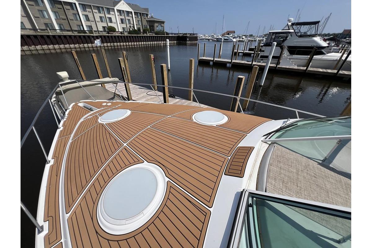 Used 2001 Cruisers Yachts 3672