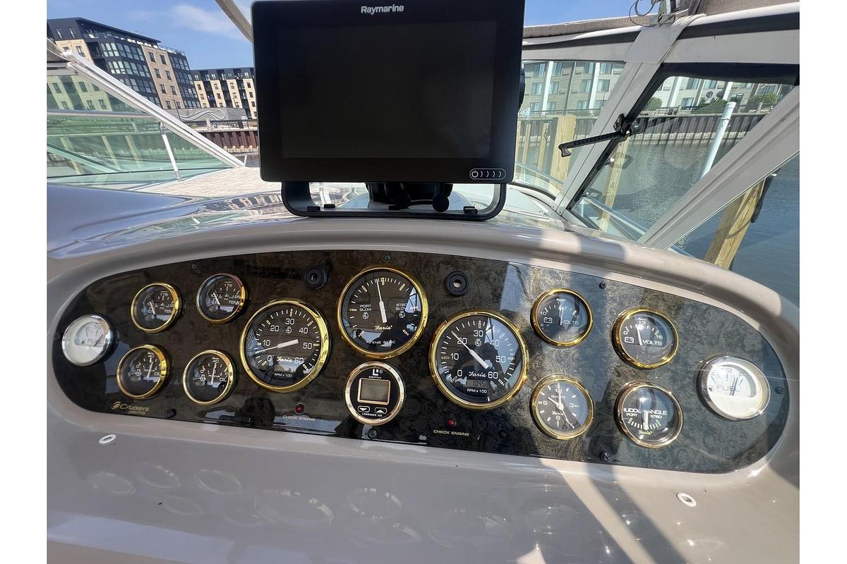 Used 2001 Cruisers Yachts 3672