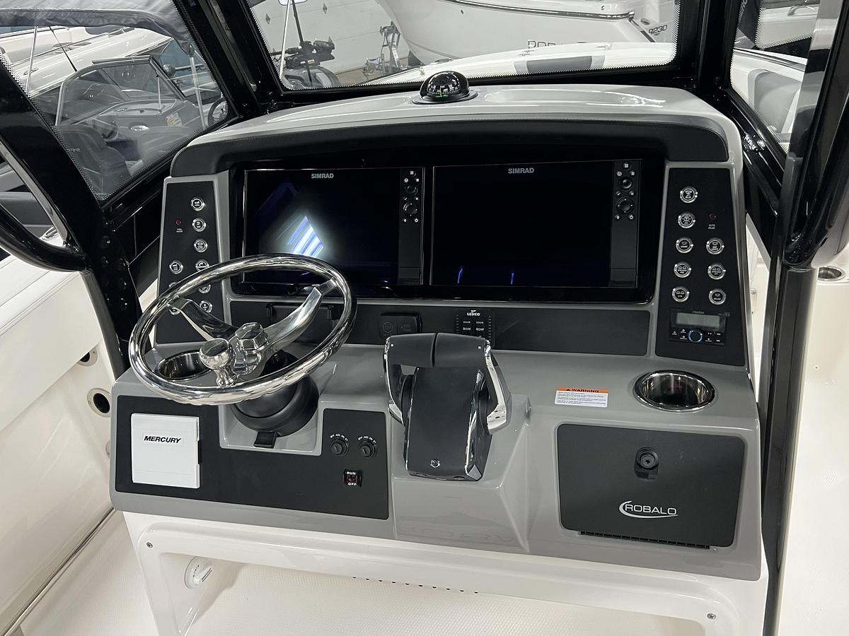2026 Robalo Center Console R250