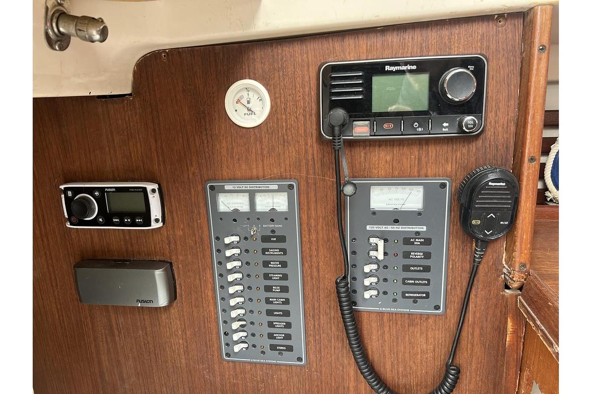 Used 1983 Marlow-Hunter 27 Cherubini