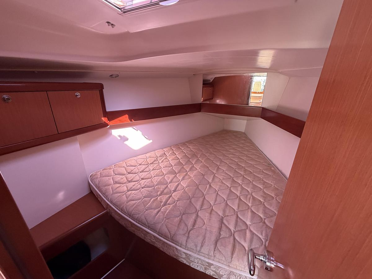 Used 2010 Beneteau Oceanis 34
