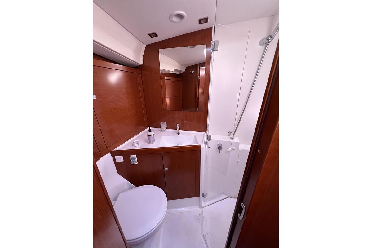 Used 2012 Beneteau Oceanis 45