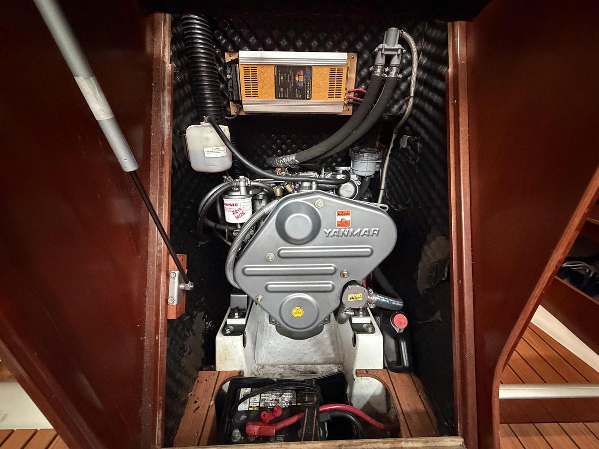 Used 2005 Beneteau 373