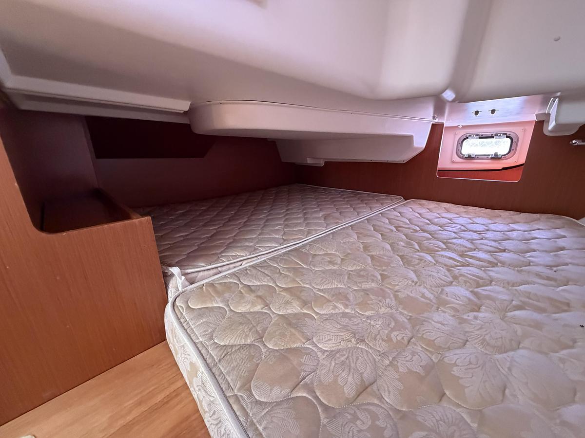 Used 2010 Beneteau Oceanis 34