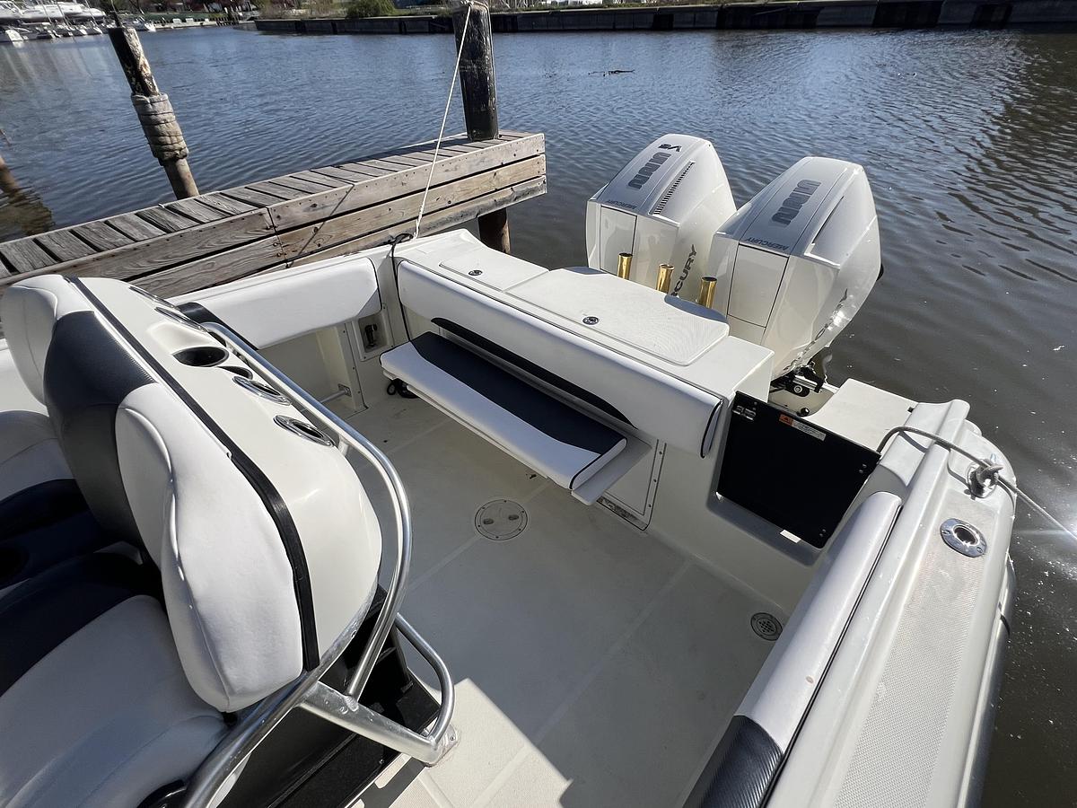 Used 2001 Hydra-Sports Vector 2600
