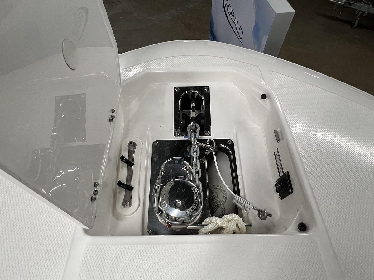 2026 Robalo Center Console R250