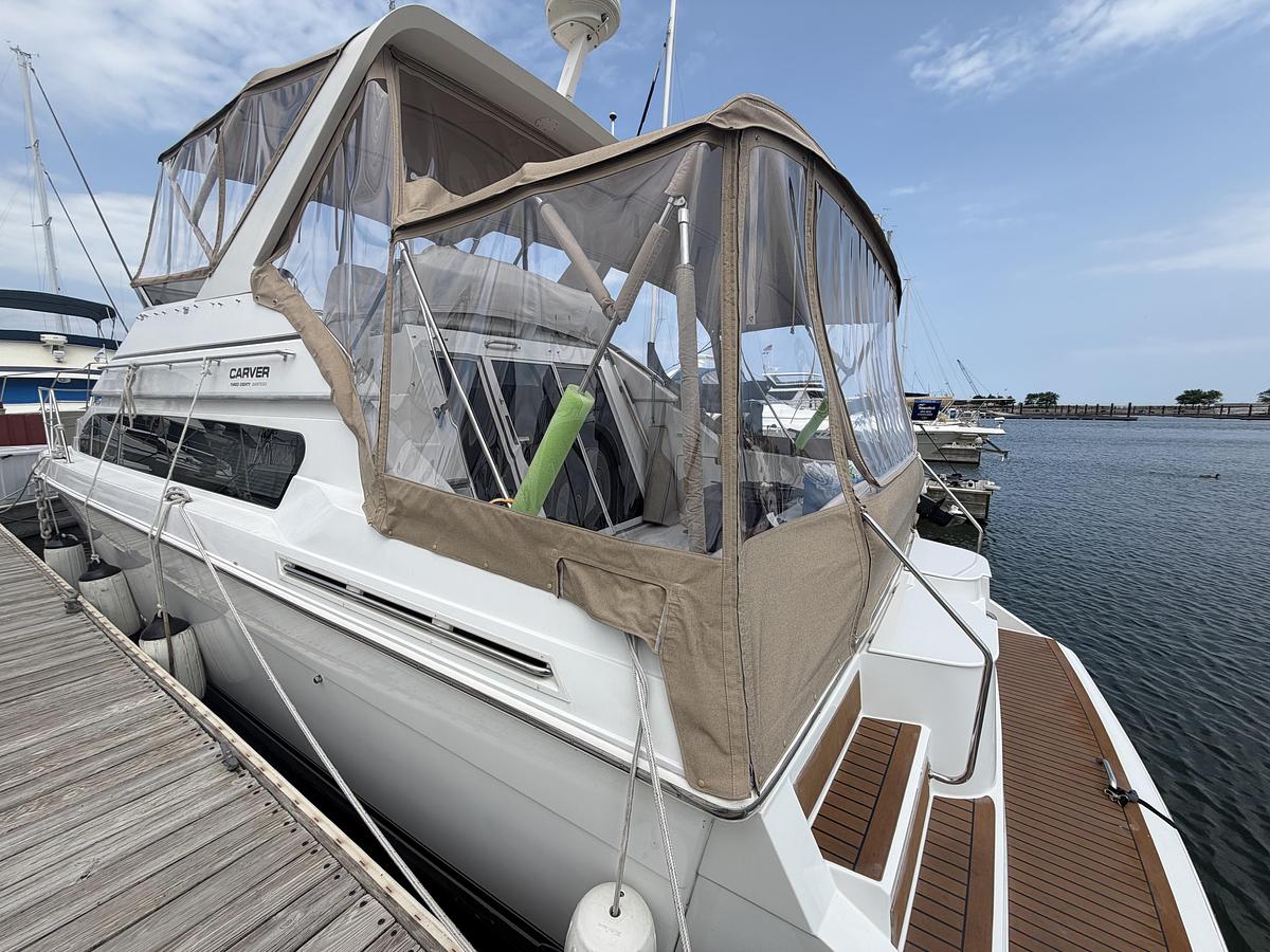 Used 1999 Carver 380 Santego