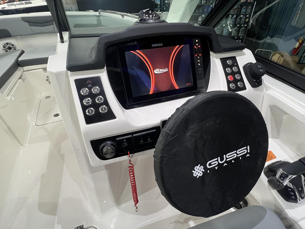 2026 Robalo R257 Dual Console