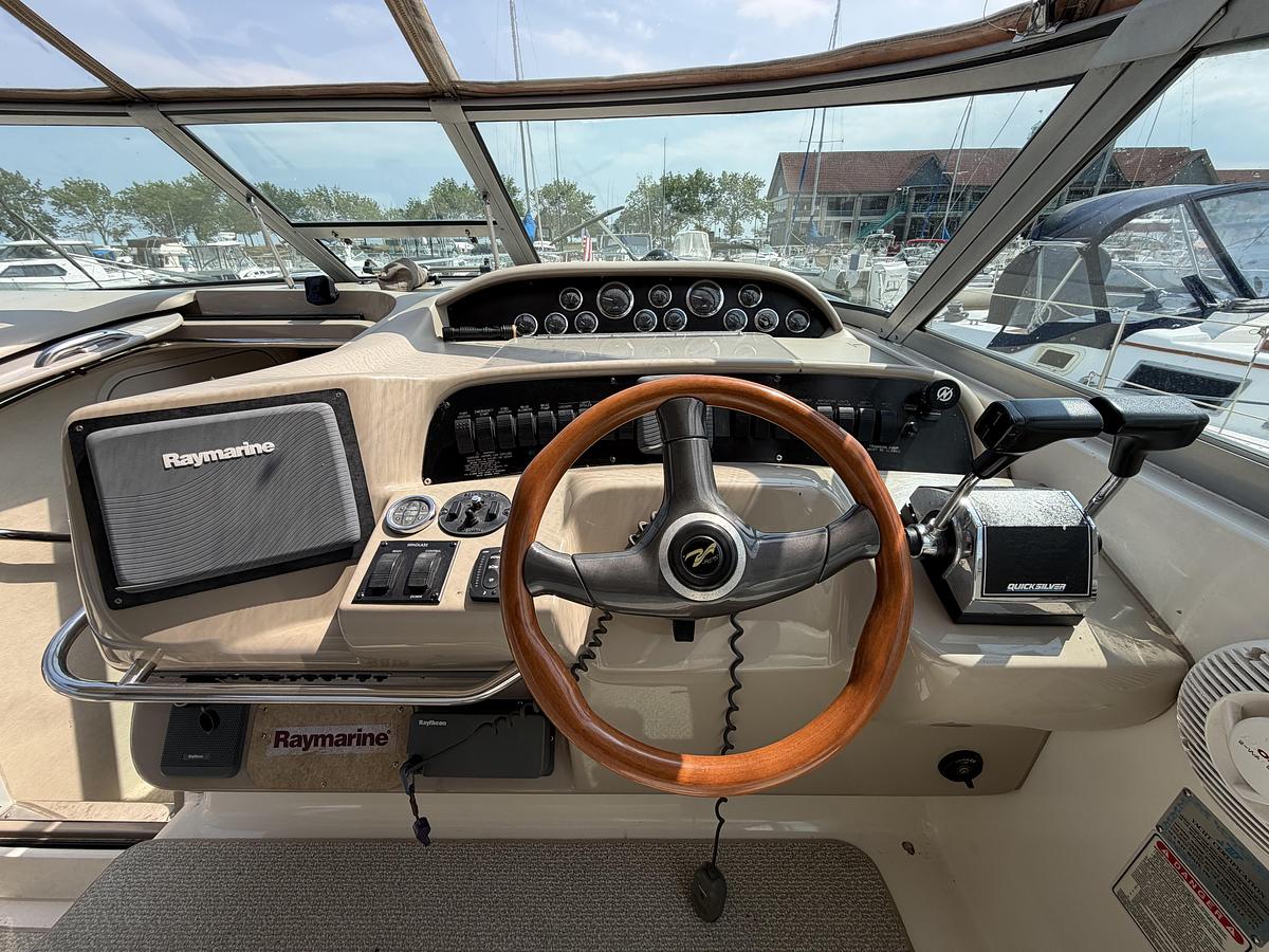 Used 1999 Sea Ray Sundancer 330