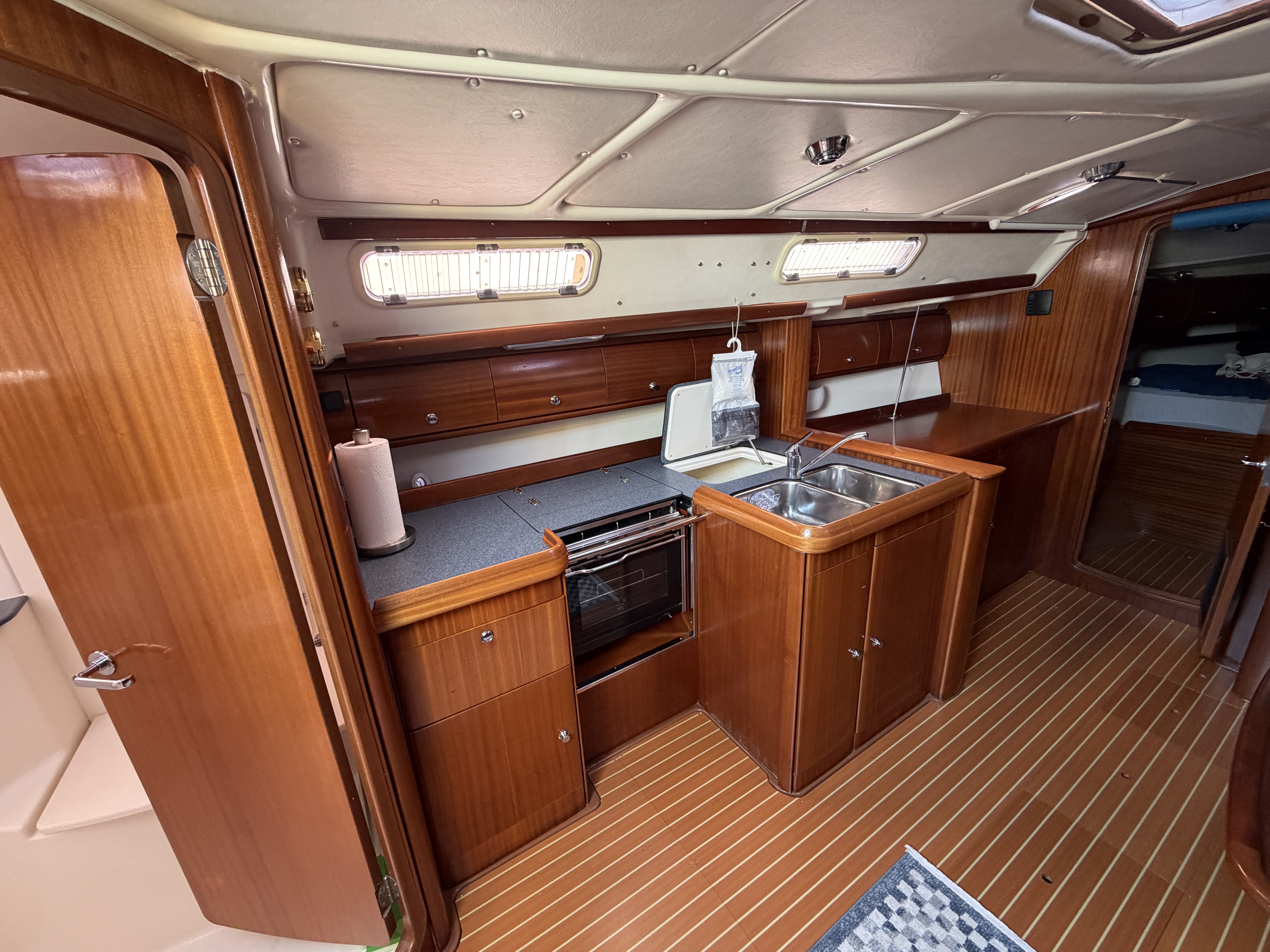 Used 2004 Bavaria 38