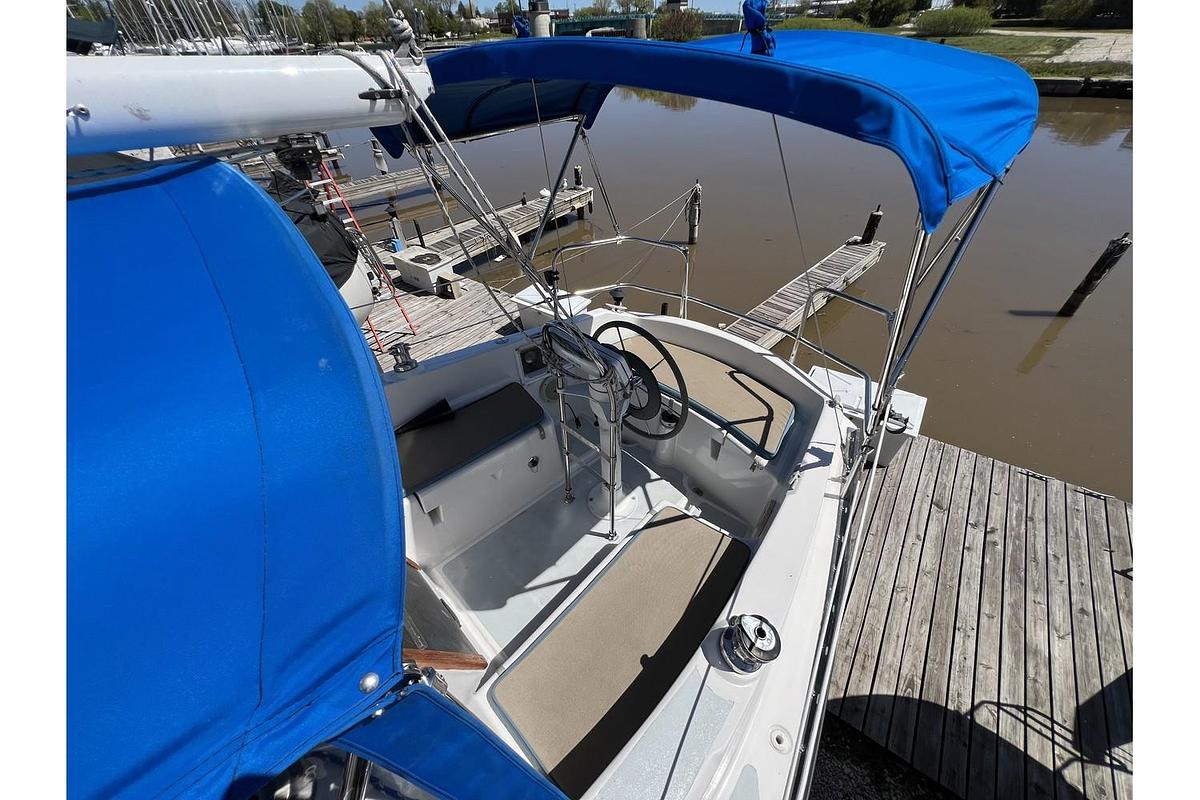 Used 1983 Marlow-Hunter 27 Cherubini