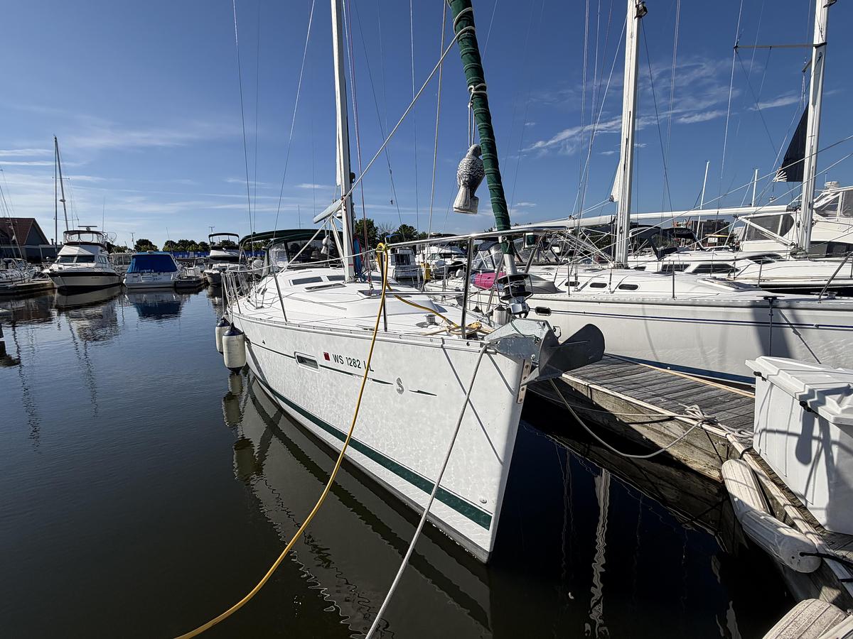 Used 2005 Beneteau 373