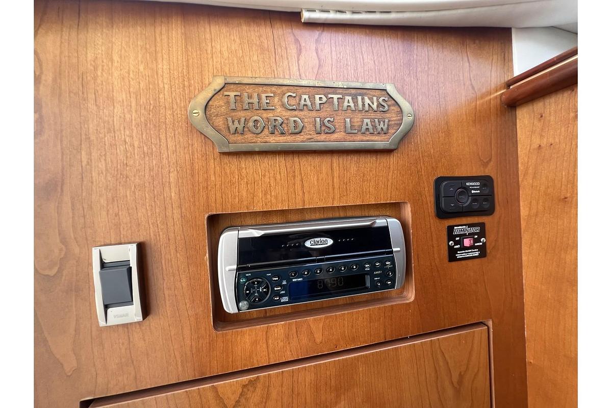 Used 2001 Cruisers Yachts 3672