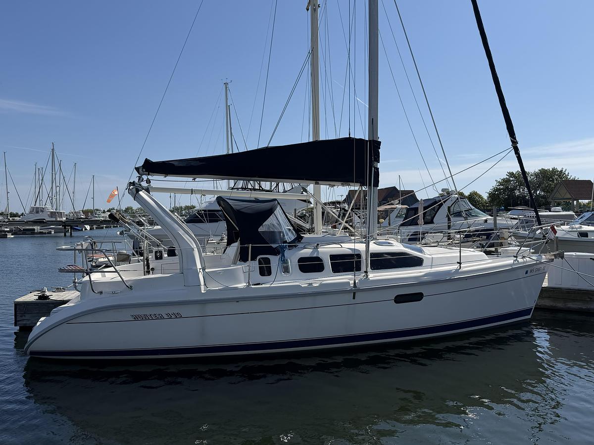 Used 1997 Hunter 310