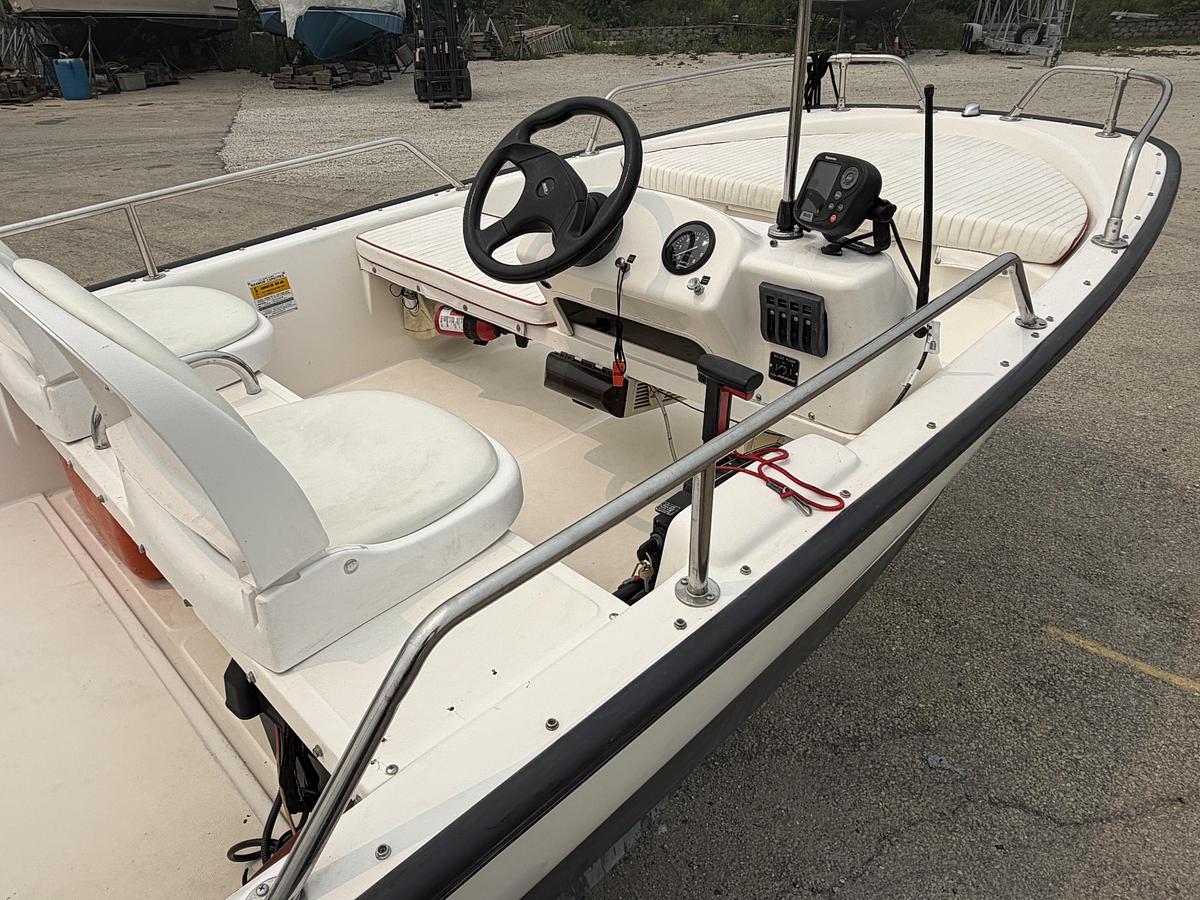Used 2002 Boston Whaler 130 Sport