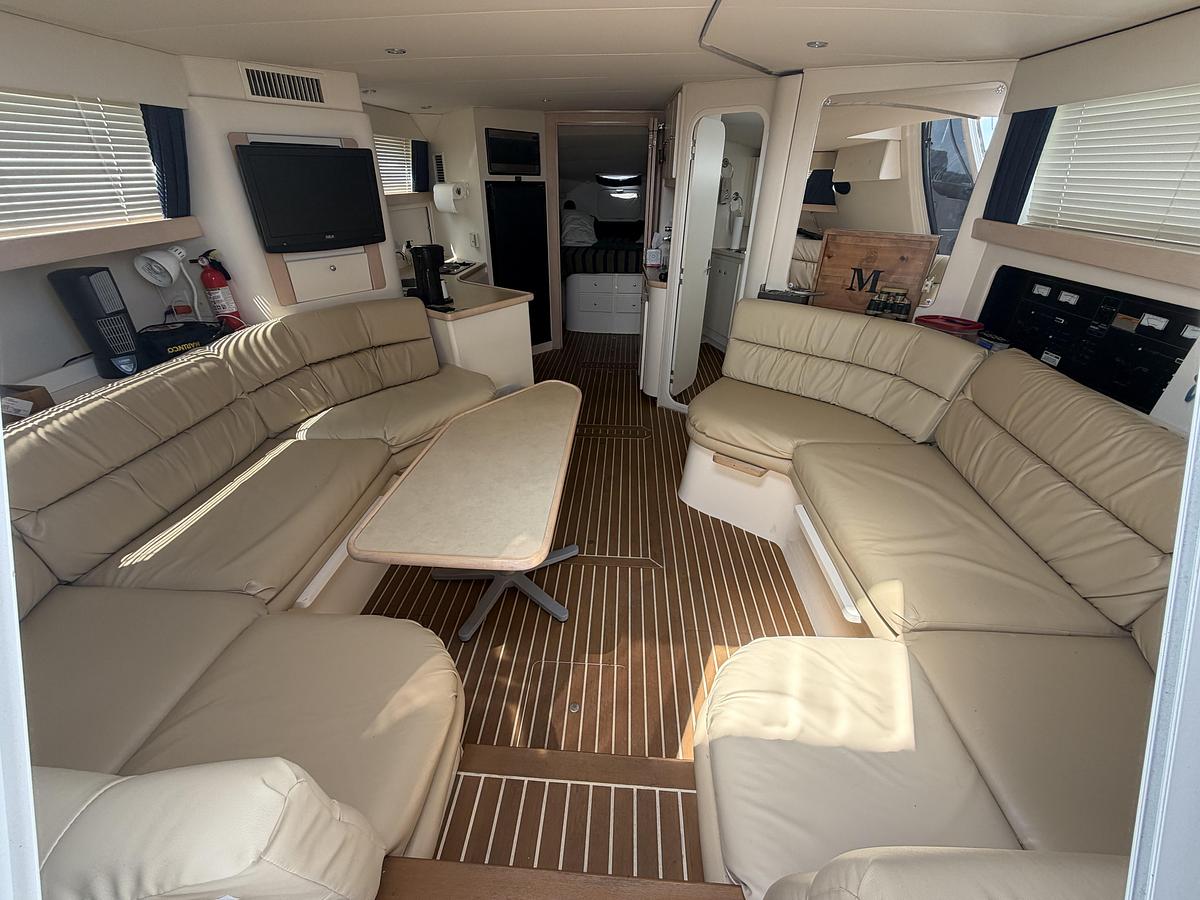 Used 1999 Carver 380 Santego
