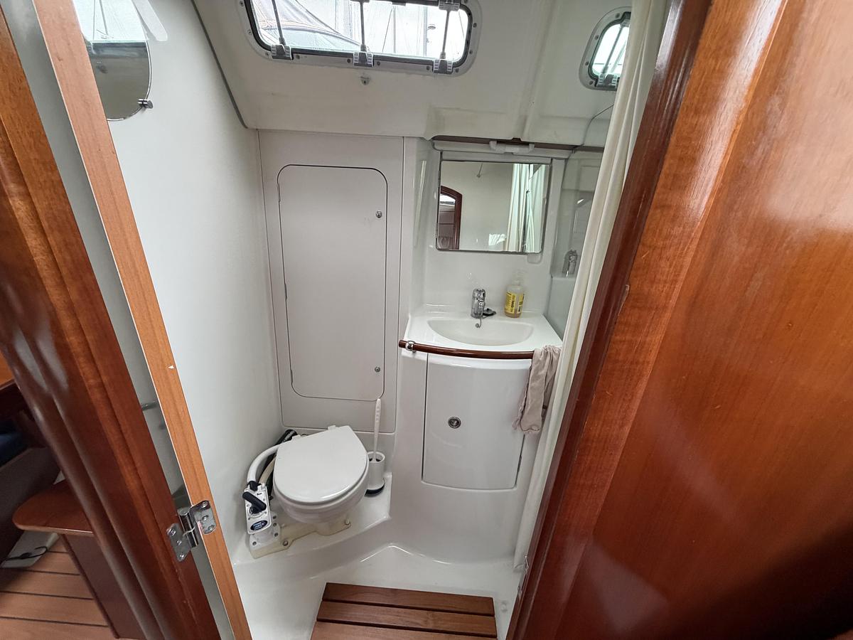 Used 2005 Beneteau 373