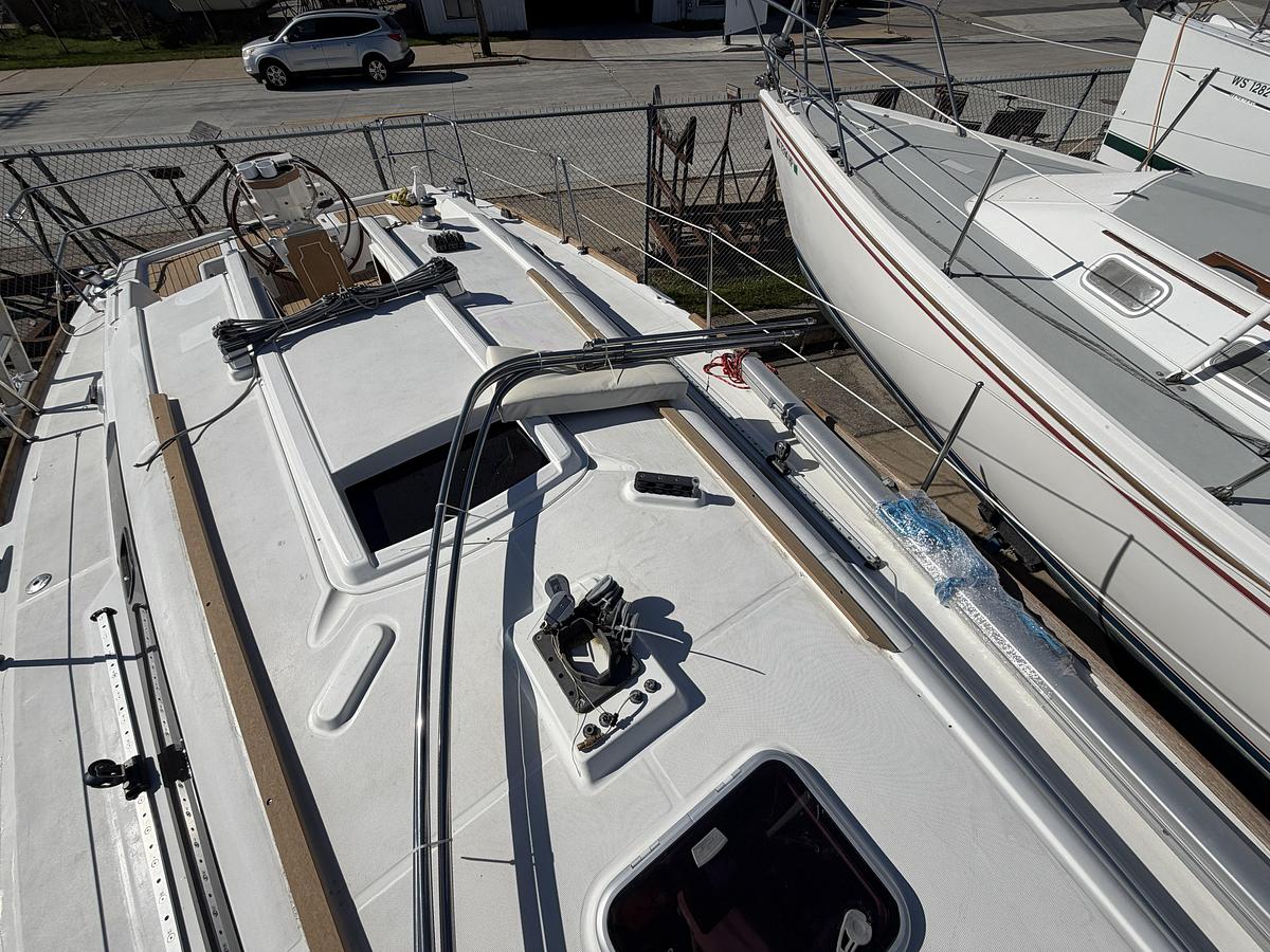 Used 2010 Beneteau Oceanis 34
