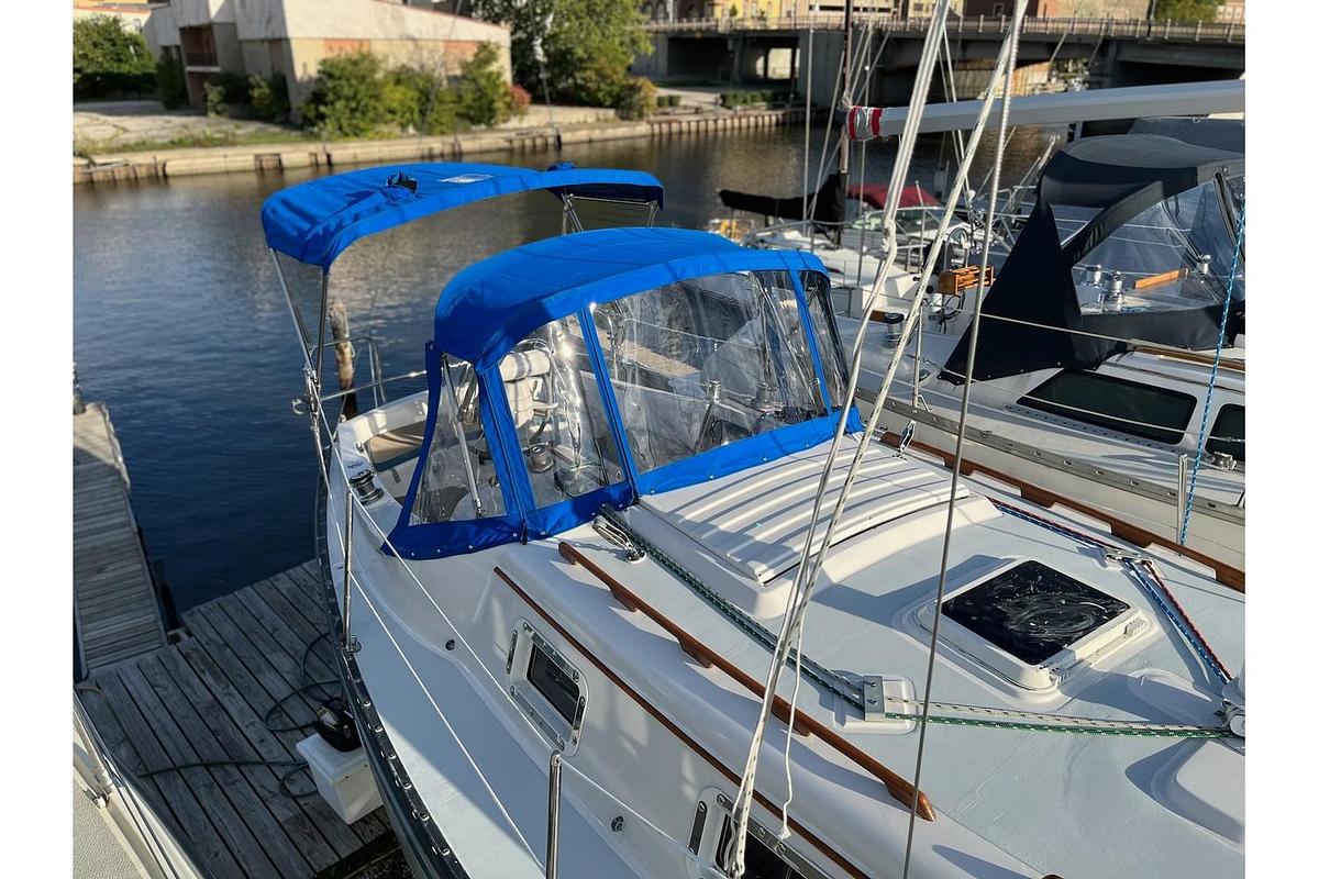 Used 1983 Marlow-Hunter 27 Cherubini