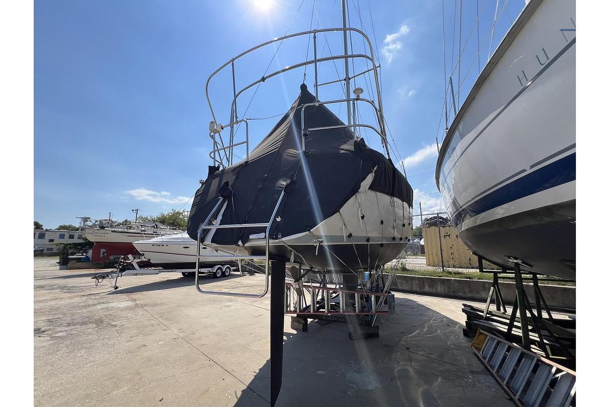 Used 1988 Hunter 333