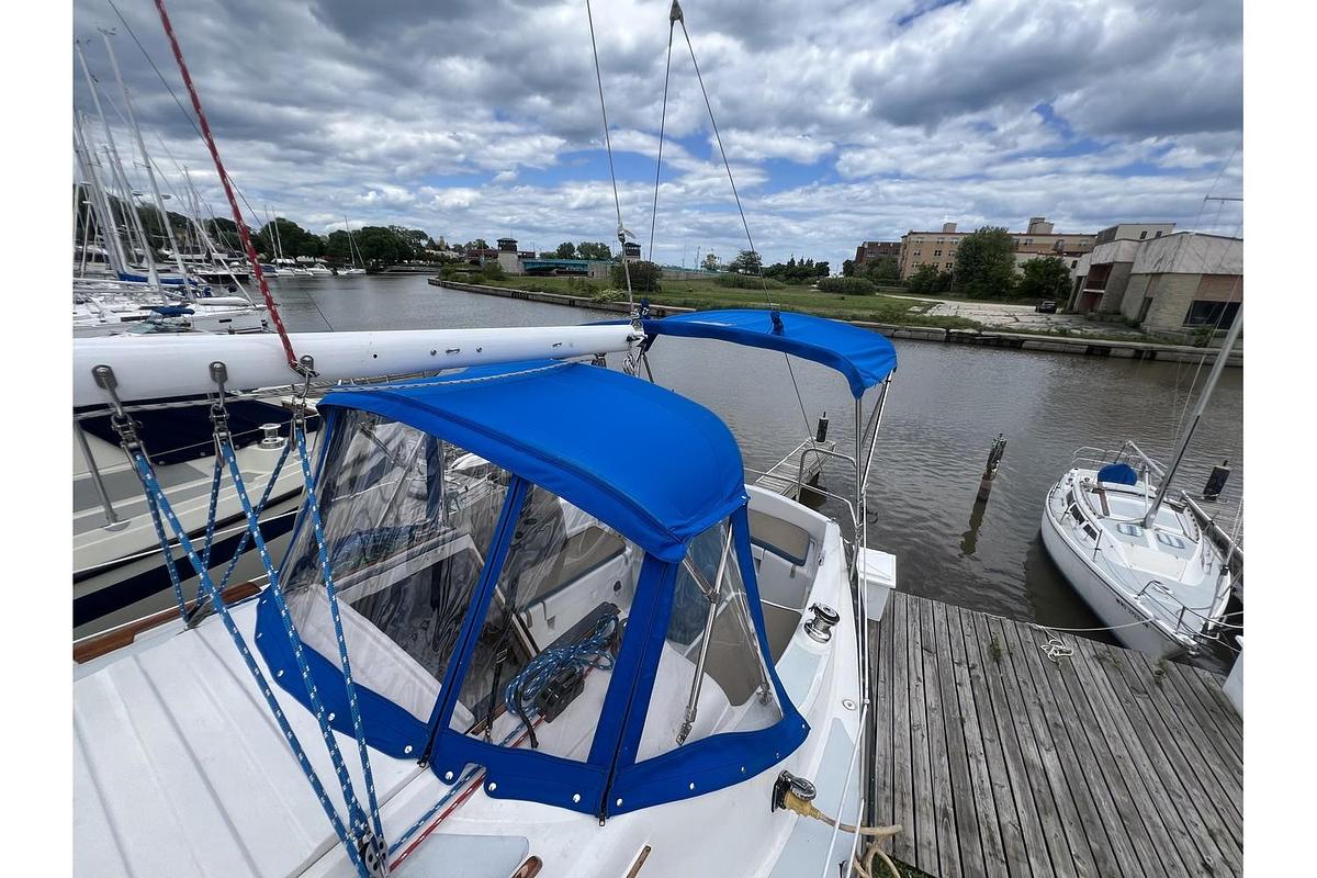 Used 1983 Marlow-Hunter 27 Cherubini