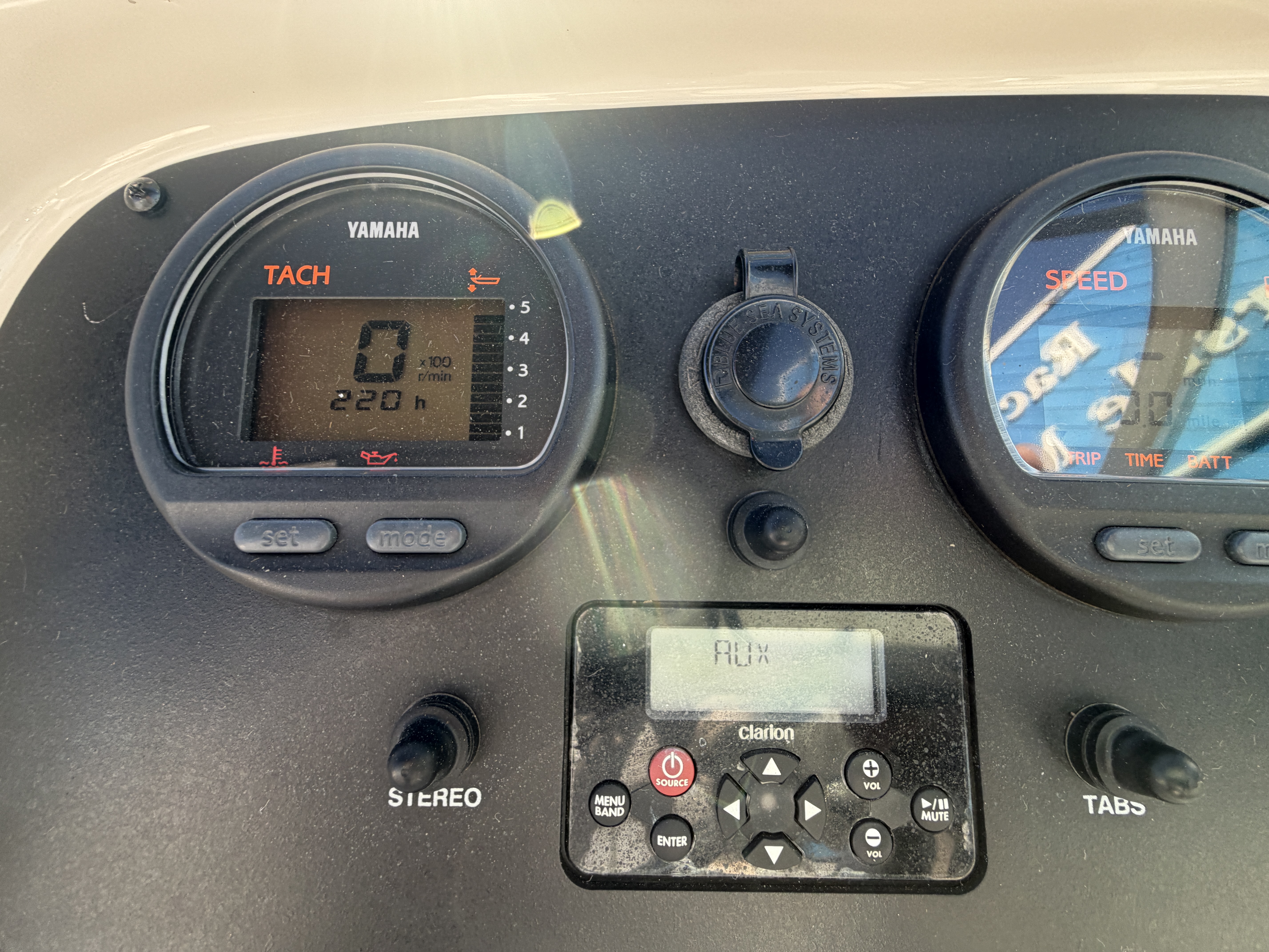 Used 2014 Robalo R227 Dual Console