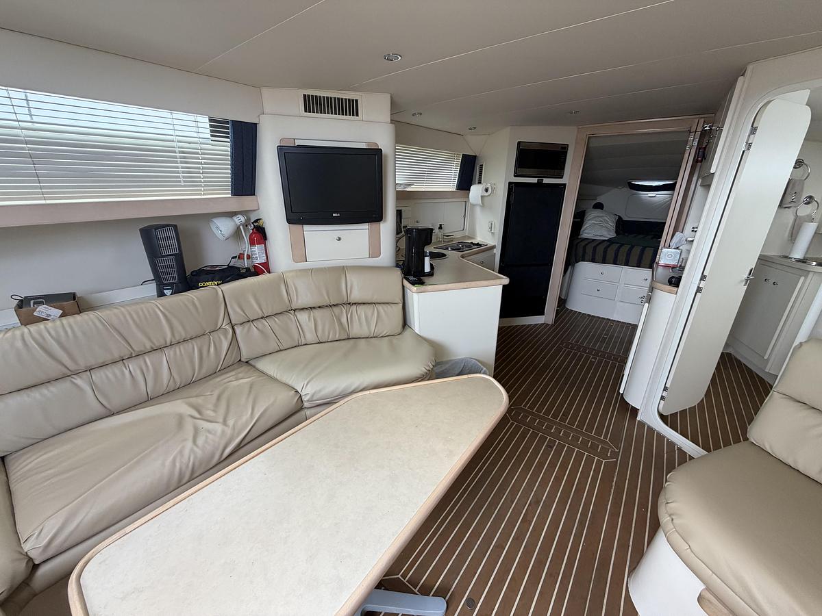 Used 1999 Carver 380 Santego