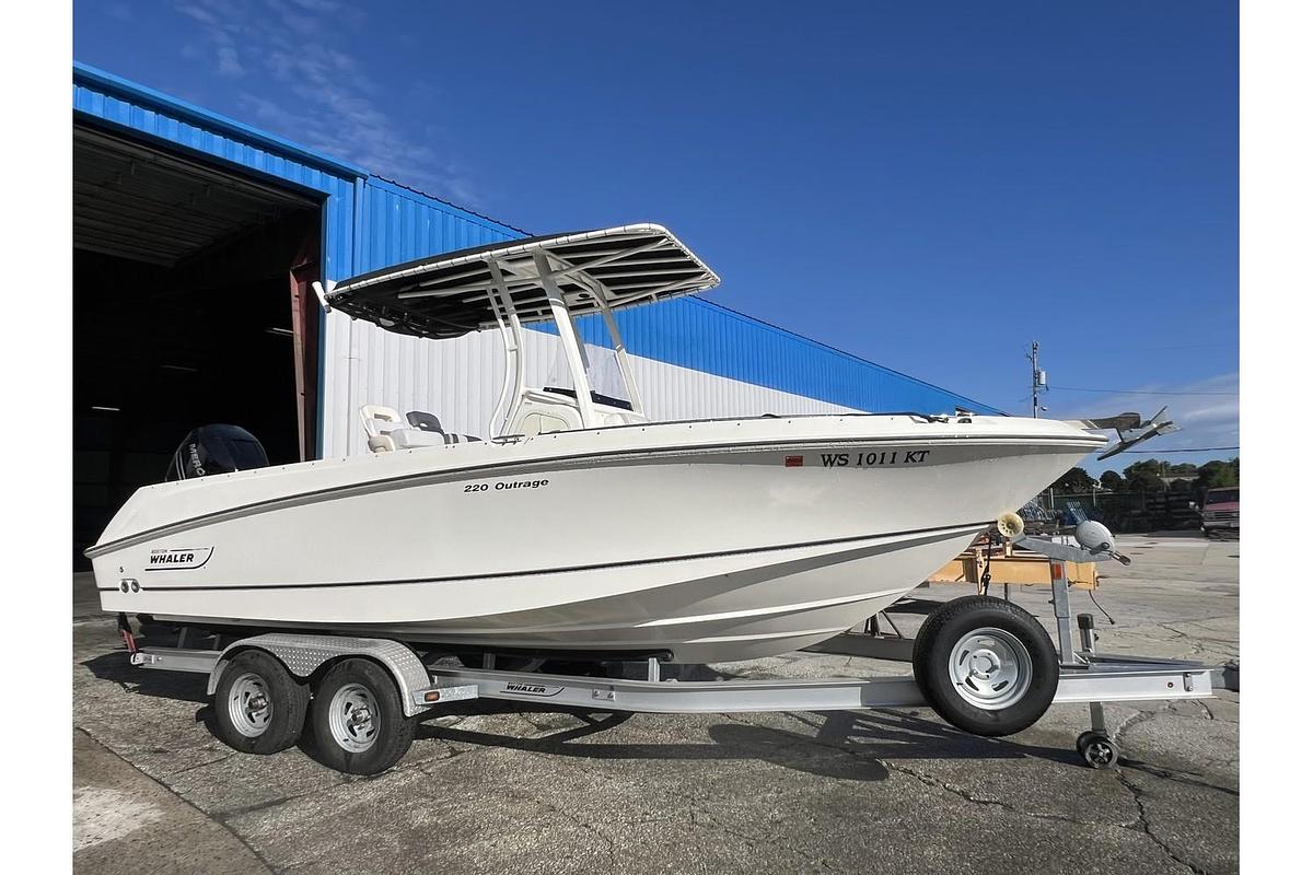 Used 2015 Boston Whaler 220 Outrage