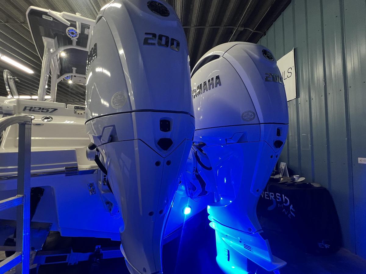 2026 Robalo R257 Dual Console