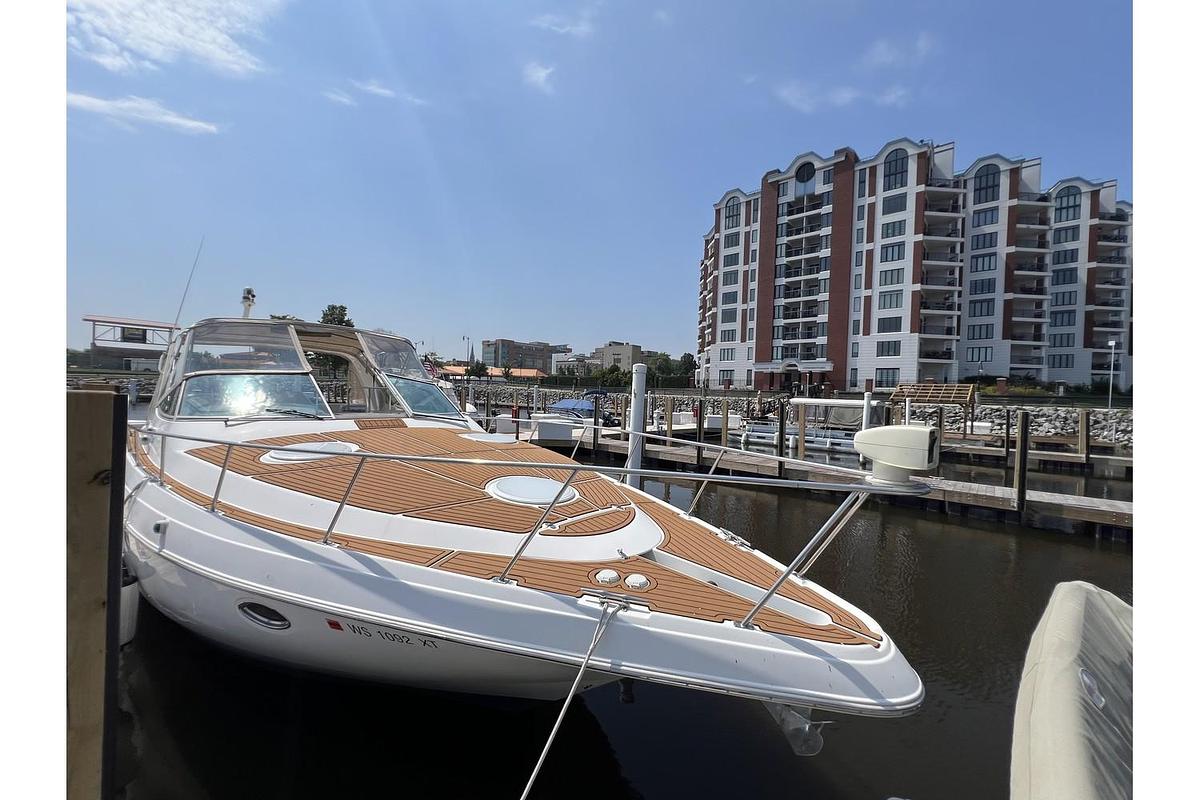 Used 2001 Cruisers Yachts 3672
