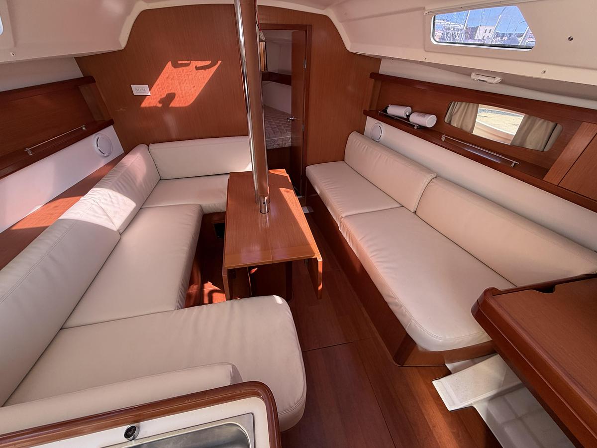 Used 2010 Beneteau Oceanis 34