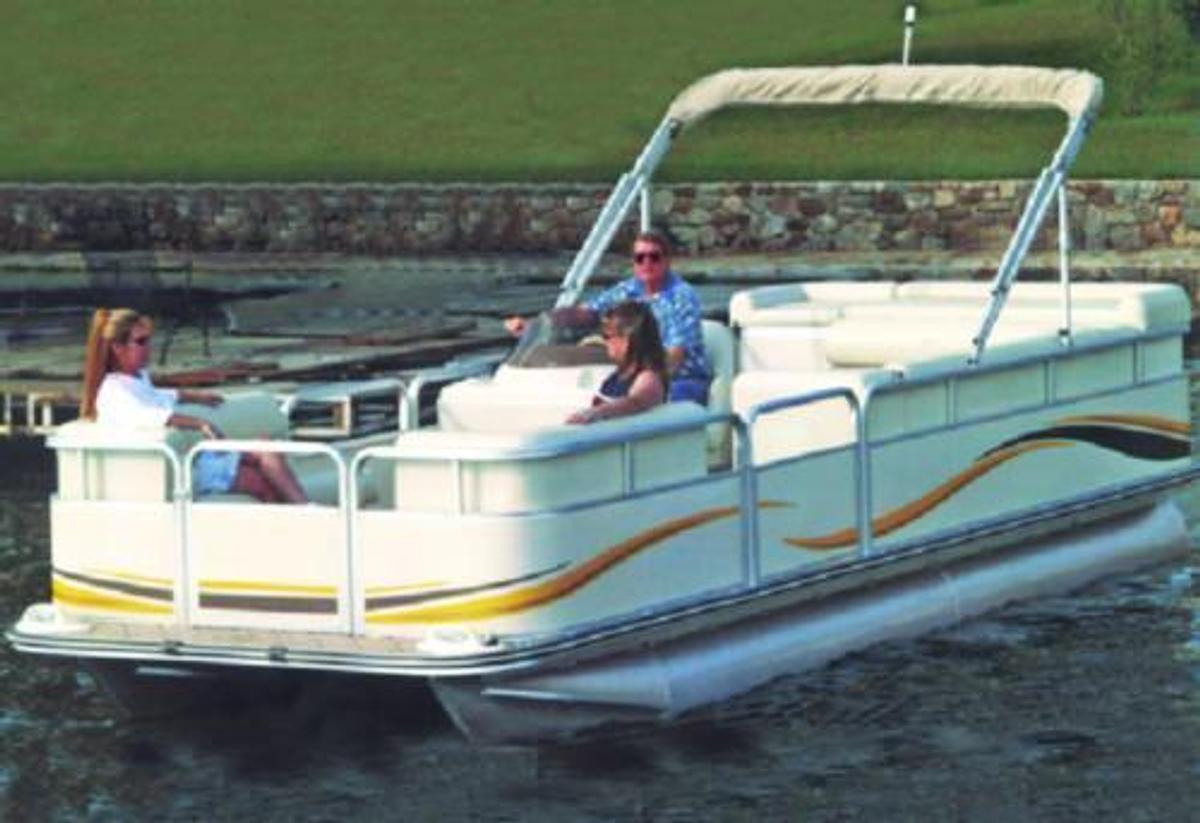 Pontoon with Fully Enclosed Deck and Bimini Top Boat Cover - 22ft. 6in.