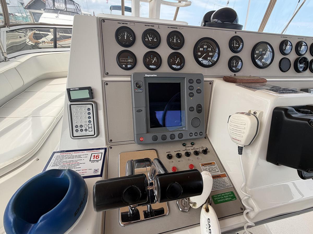 Used 1999 Carver 380 Santego