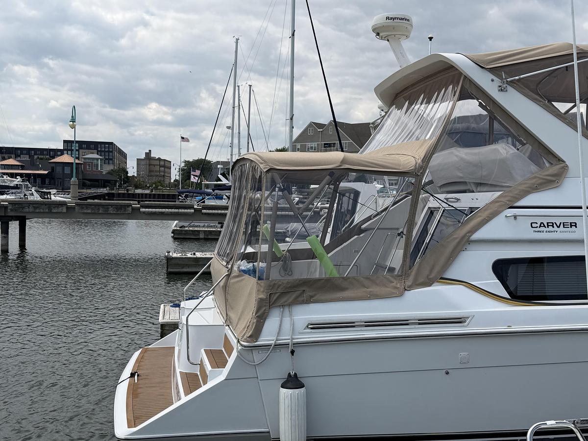 Used 1999 Carver 380 Santego