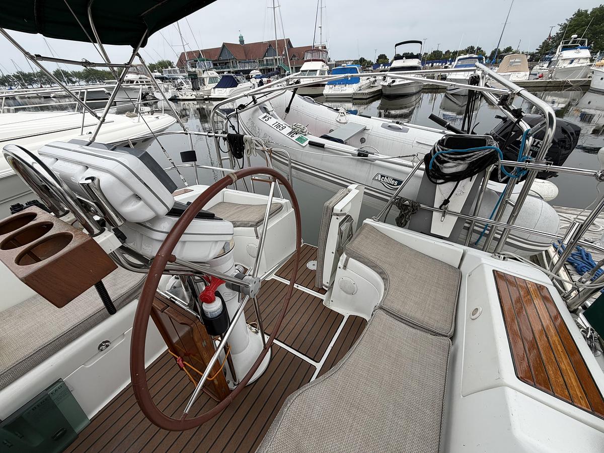 Used 2005 Beneteau 373