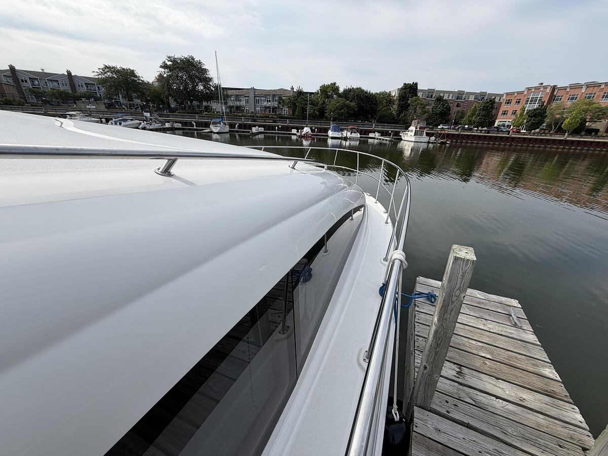 Used 2004 Sea Ray 390 Motor Yacht