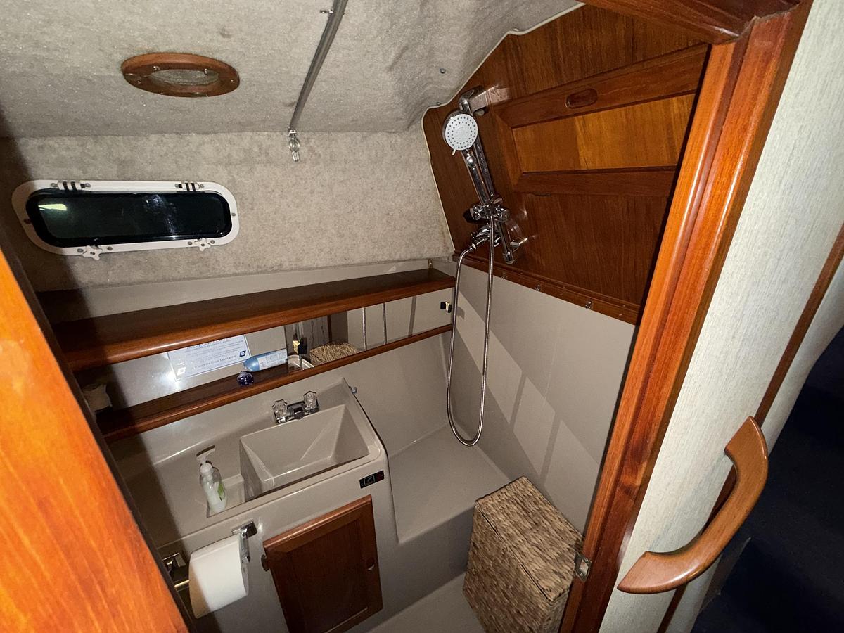 Used 1986 Bayliner 3270