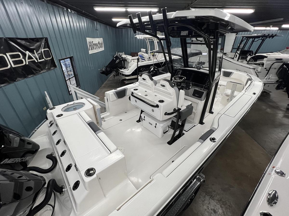 2026 Robalo Center Console R250