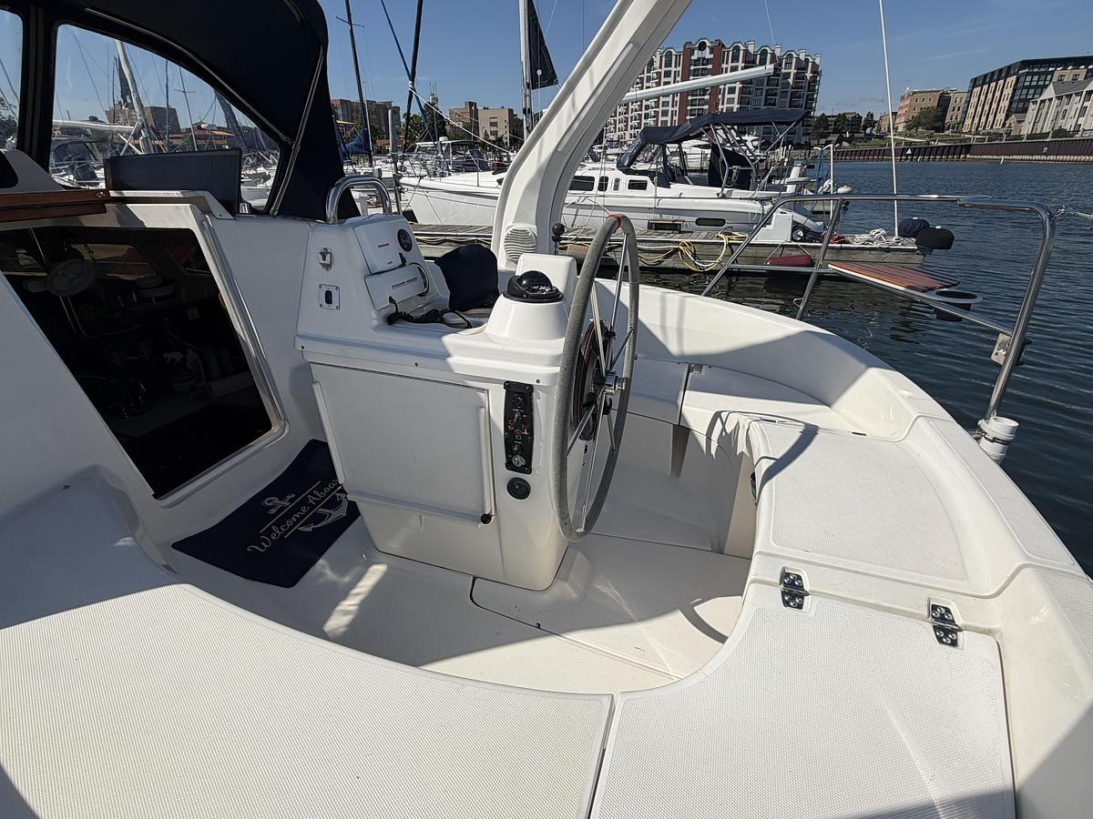 Used 1997 Hunter 310