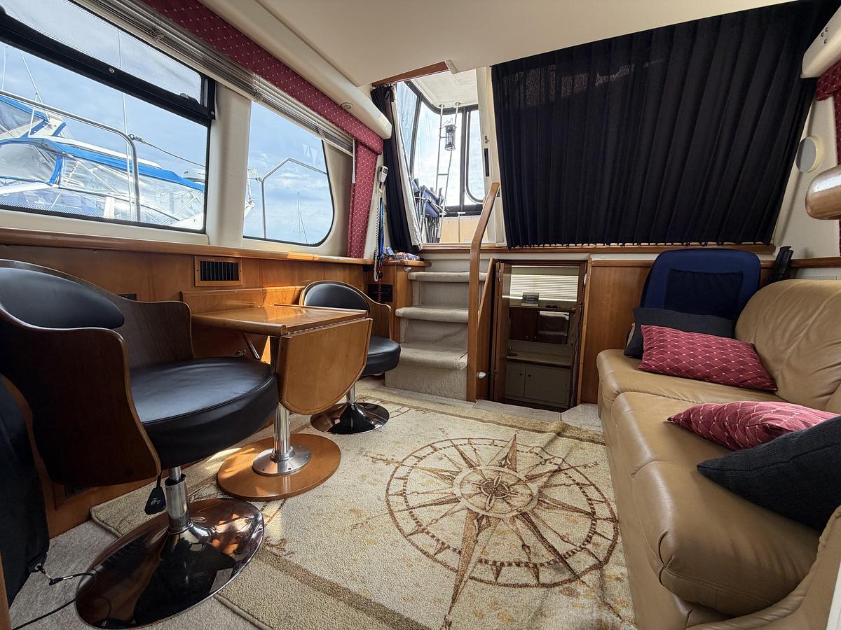 Used 2001 Carver 326 Aft Cabin Motor Yacht