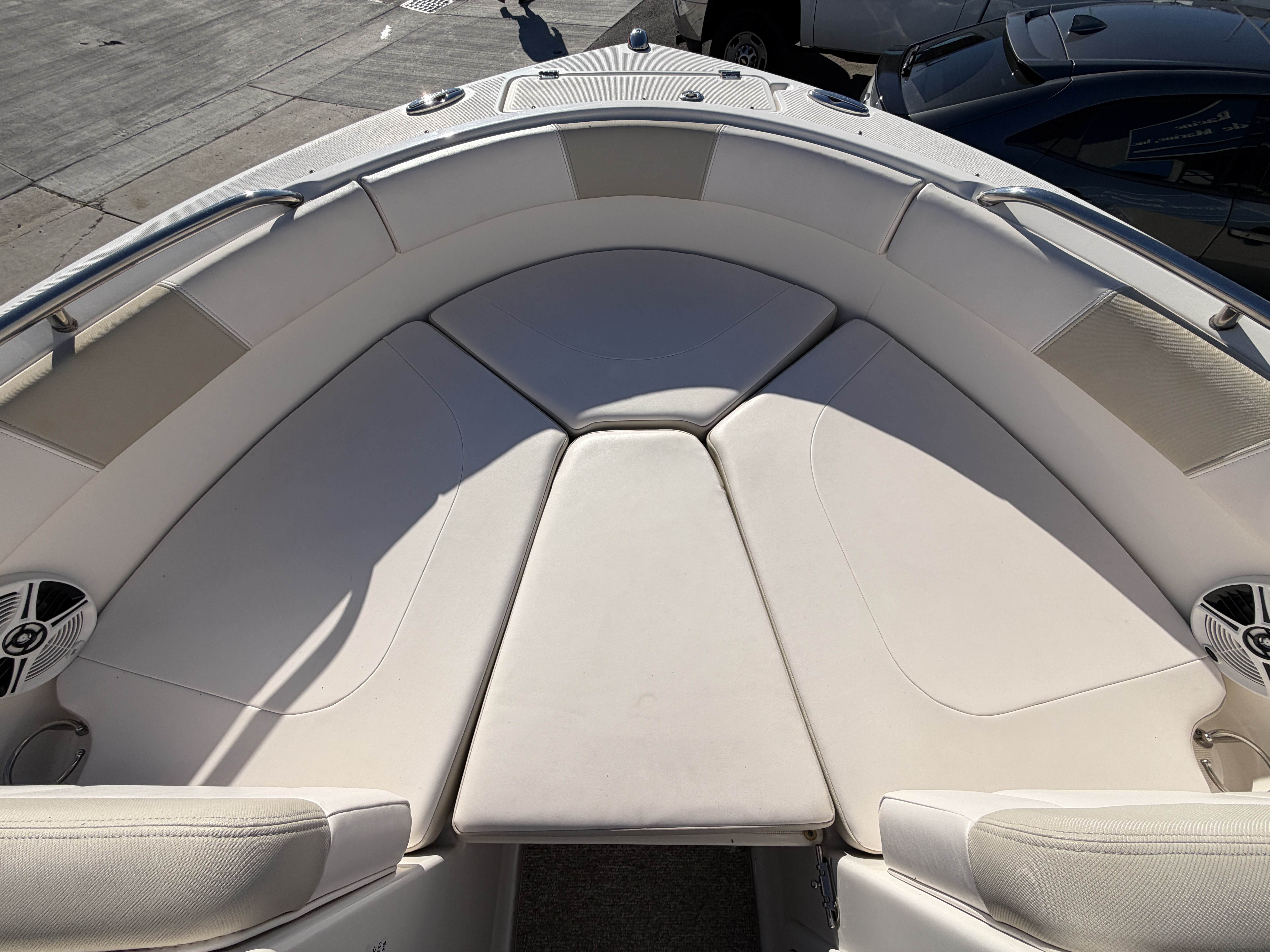 Used 2014 Robalo R227 Dual Console