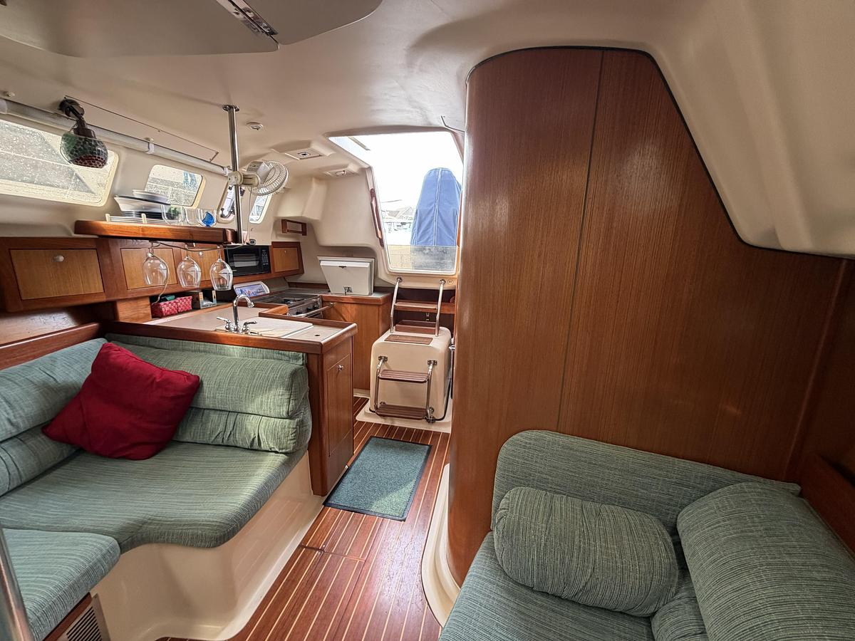 Used 1997 Hunter 310