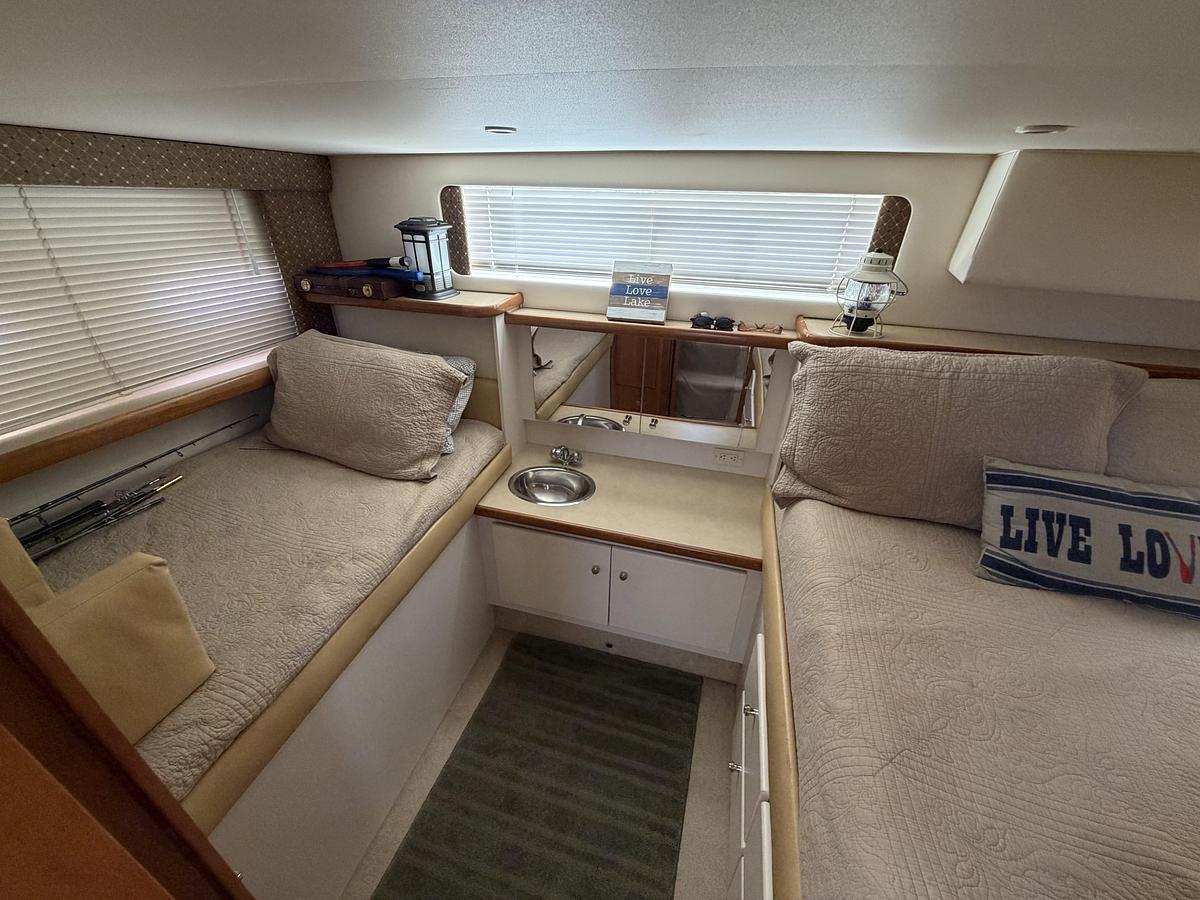 Used 2001 Carver 326 Aft Cabin Motor Yacht