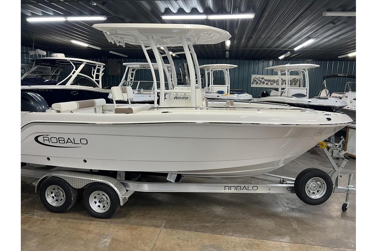 2023 Robalo R-222 White